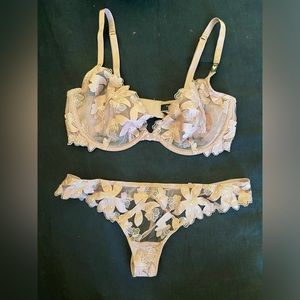Victoria Secret LUXE LINGERIE Unlined Floral Embroidered Plunge Bra Thong Set